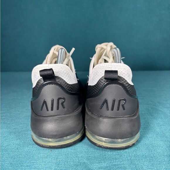 Size 9.5 - Women’s Nike Air Max Motion 2 shoes - Picture 2 of 9